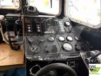 قوارب العمل للبيع