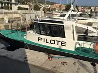 قارب طيار للبيع