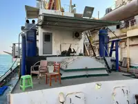 قوارب العمل للبيع