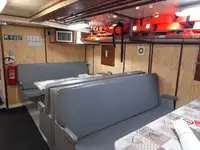قارب طاقم للبيع