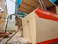 قوارب العمل للبيع