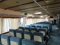 قارب مزدوج الهيكل للبيع