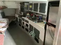 قوارب العمل للبيع