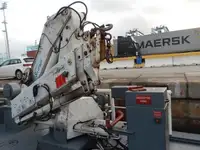 قوارب العمل للبيع