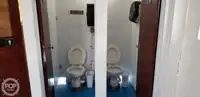 قارب مزدوج الهيكل للبيع