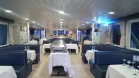 قارب مزدوج الهيكل للبيع