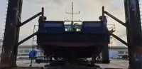 قوارب العمل للبيع