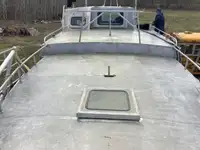 قوارب العمل للبيع