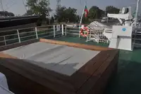 سفينة سياحية للبيع