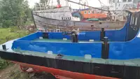قوارب العمل للبيع