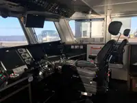 قوارب العمل للبيع
