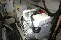 قارب مزدوج الهيكل للبيع