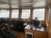 قوارب العمل للبيع