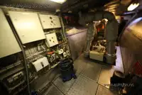 قارب مزدوج الهيكل للبيع