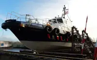 قارب طاقم للبيع