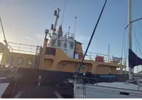 قوارب العمل للبيع