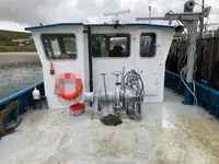 قوارب العمل للبيع