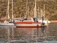قوارب العمل للبيع