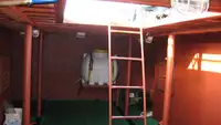 قوارب العمل للبيع