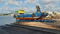 قوارب العمل للبيع