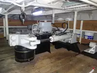 سفينة بحثية للبيع