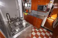 سفينة بحثية للبيع