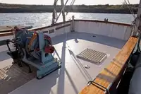 قوارب العمل للبيع