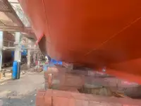 قوارب العمل للبيع