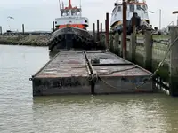 عائم للبيع