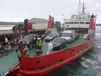 سفينة العبارة للبيع
