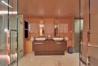 سفينة سياحية للبيع