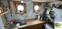 قوارب العمل للبيع
