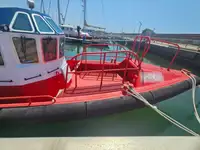 قارب طاقم للبيع