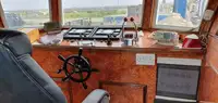 قوارب العمل للبيع