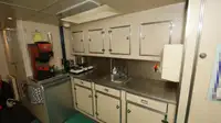قارب طاقم للبيع