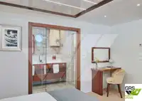 سفينة سياحية للبيع