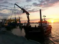 زوارق العمل للبيع