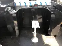 قارب مزدوج الهيكل للبيع