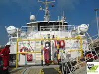 قارب طاقم للبيع