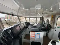 قوارب العمل للبيع