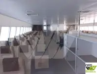 قوارب العمل للبيع