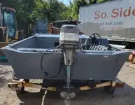 قوارب العمل للبيع