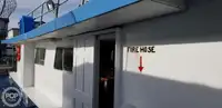 قارب مزدوج الهيكل للبيع