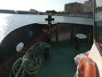 قوارب العمل للبيع