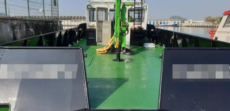 قوارب العمل للبيع