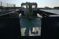 قوارب العمل للبيع