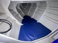 قارب مزدوج الهيكل للبيع