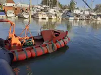 قوارب العمل للبيع