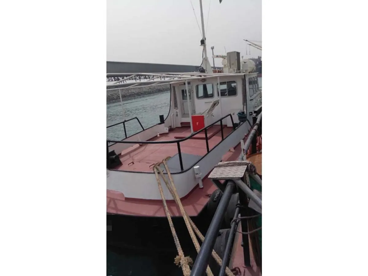 قوارب العمل للبيع