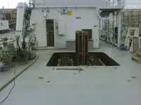 قوارب العمل للبيع